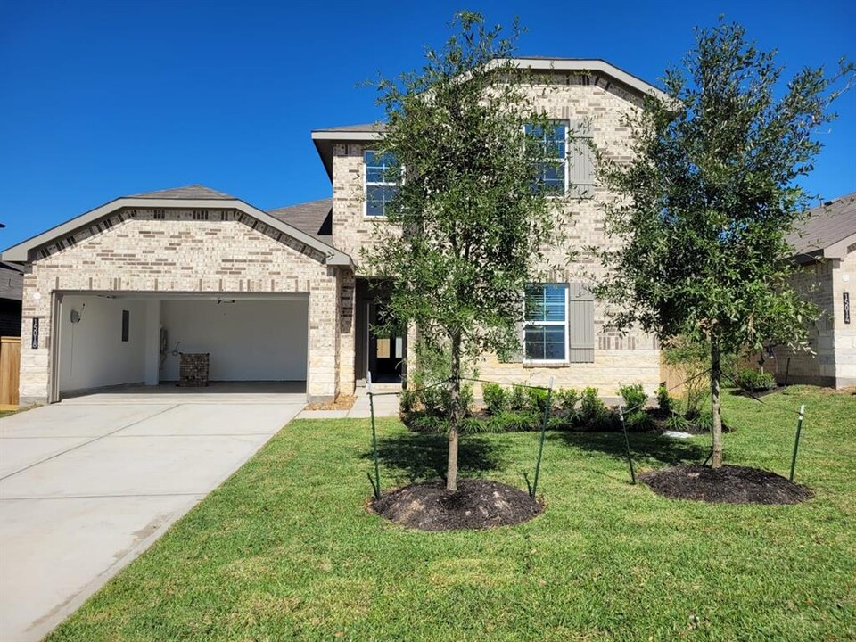 15018 High Rpds Ln in Magnolia, TX - Building Photo