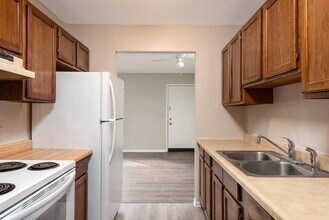 Free Street Apartments in Fowlerville, MI - Building Photo - Building Photo