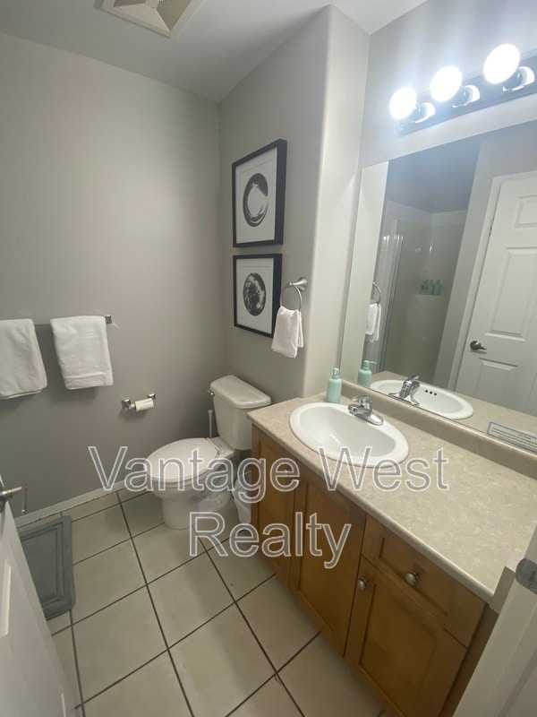 1128-1128 Sunset Dr in Kelowna, BC - Building Photo - Building Photo