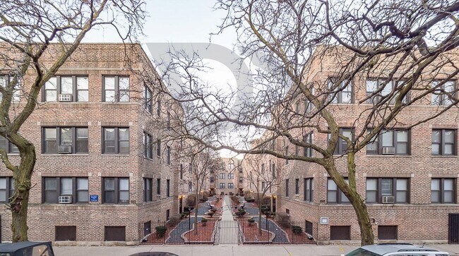 3732 N Pine Grove Ave, Unit 3720.5-2E