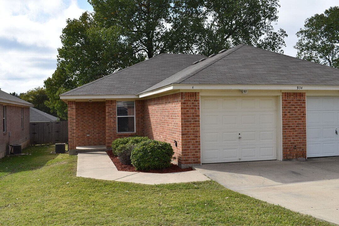 934 Rosewood Dr in Harker Heights, TX - Foto de edificio