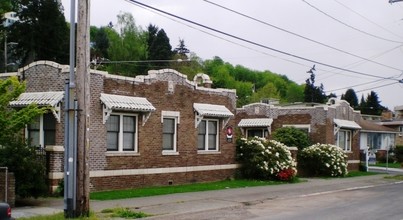 2246 Alki Ave SW in Seattle, WA - Foto de edificio - Building Photo