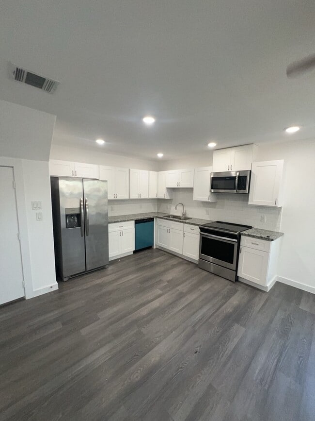 property at 6013 Wedgefield St