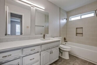 1908 Clemson Dr in Richardson, TX - Foto de edificio - Building Photo