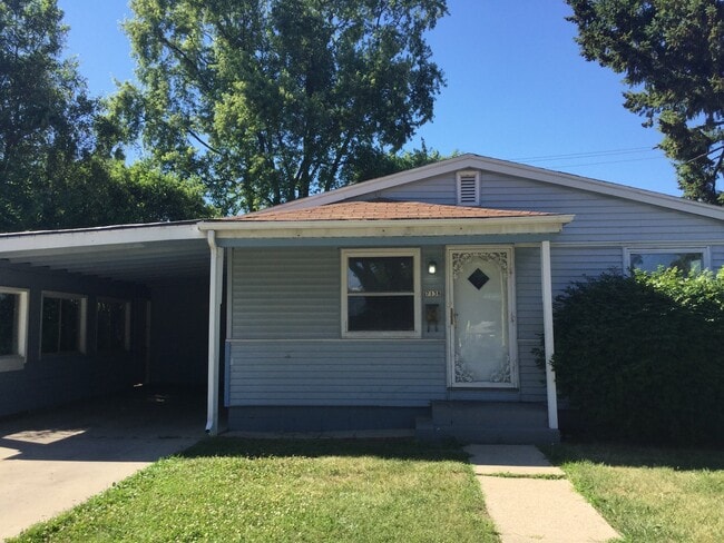 7138 W Grantosa Dr in Milwaukee, WI - Building Photo - Building Photo