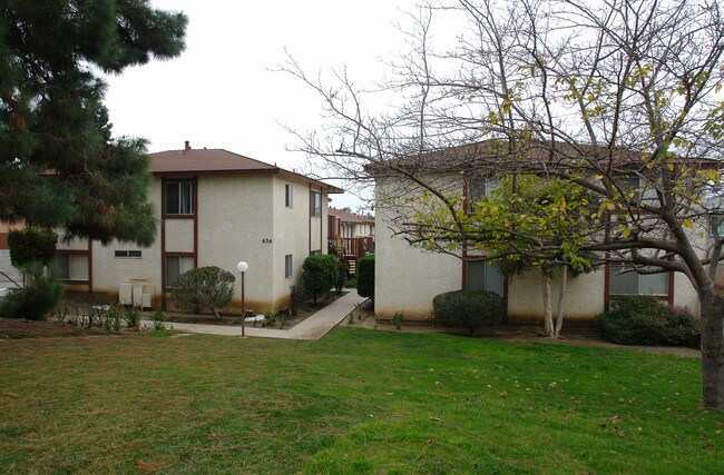 Pacific Vista Apartments in Vista, CA - Foto de edificio - Building Photo