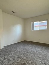 Kirby Gardens Apartments in Hemet, CA - Foto de edificio - Building Photo