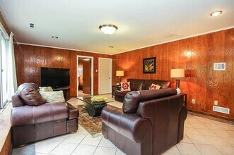 557 S Orange Ave in South Orange, NJ - Building Photo - Building Photo