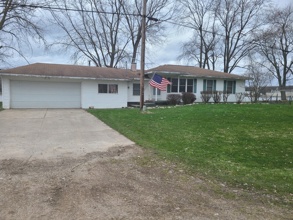 12085 Limberlost Ln in Grand Haven, MI - Building Photo