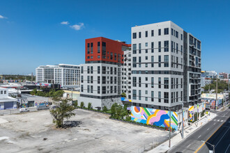 Highley House in Miami, FL - Foto de edificio - Building Photo