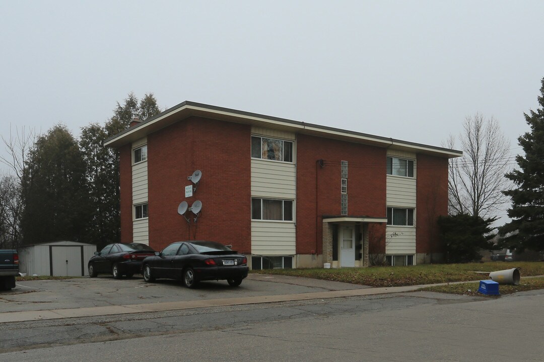 142 4th Ave in Kitchener, ON - Building Photo