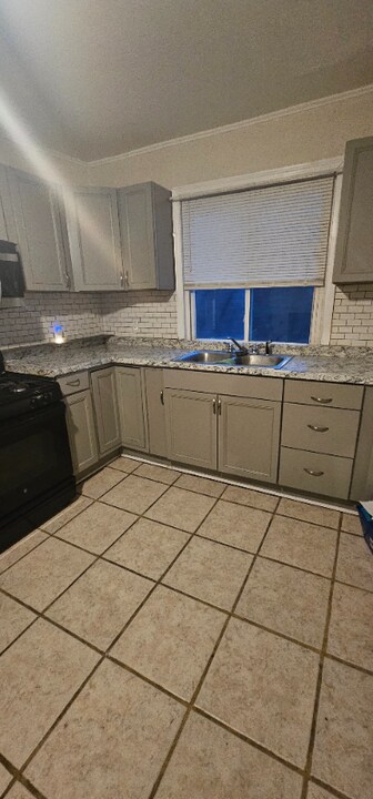 120 Atwood Ave, Unit 2 in Pawtucket, RI - Building Photo