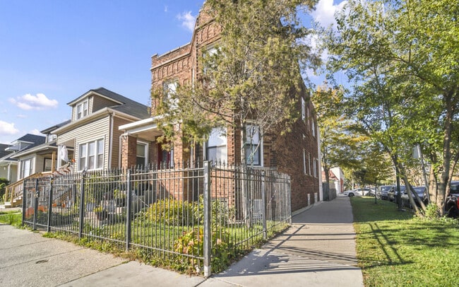 2258 N Central Ave, Unit 2258 n central in Chicago, IL - Foto de edificio - Building Photo