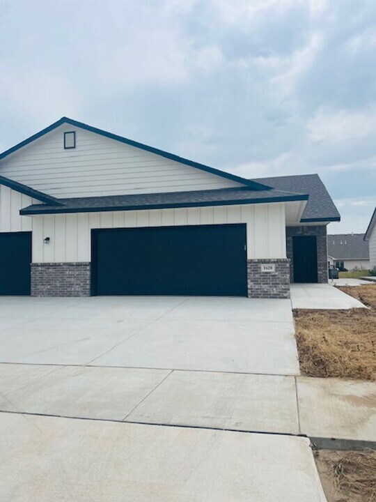 1638-1640 S Hickory Crk St in Wichita, KS - Building Photo