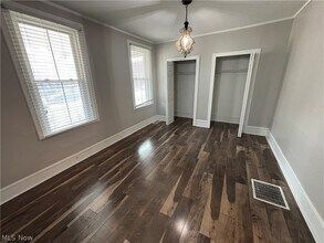 4200 Whitman Ave in Cleveland, OH - Foto de edificio - Building Photo