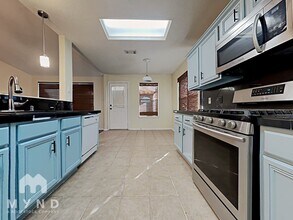 4207 Tawakon Dr in Pearland, TX - Foto de edificio - Building Photo