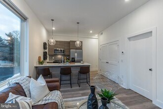 5545 Pulaski Ave, Unit 401 in Philadelphia, PA - Building Photo - Building Photo
