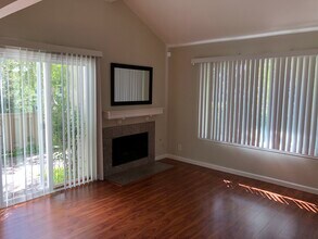 24352 Dover Ln in Hayward, CA - Building Photo - Building Photo