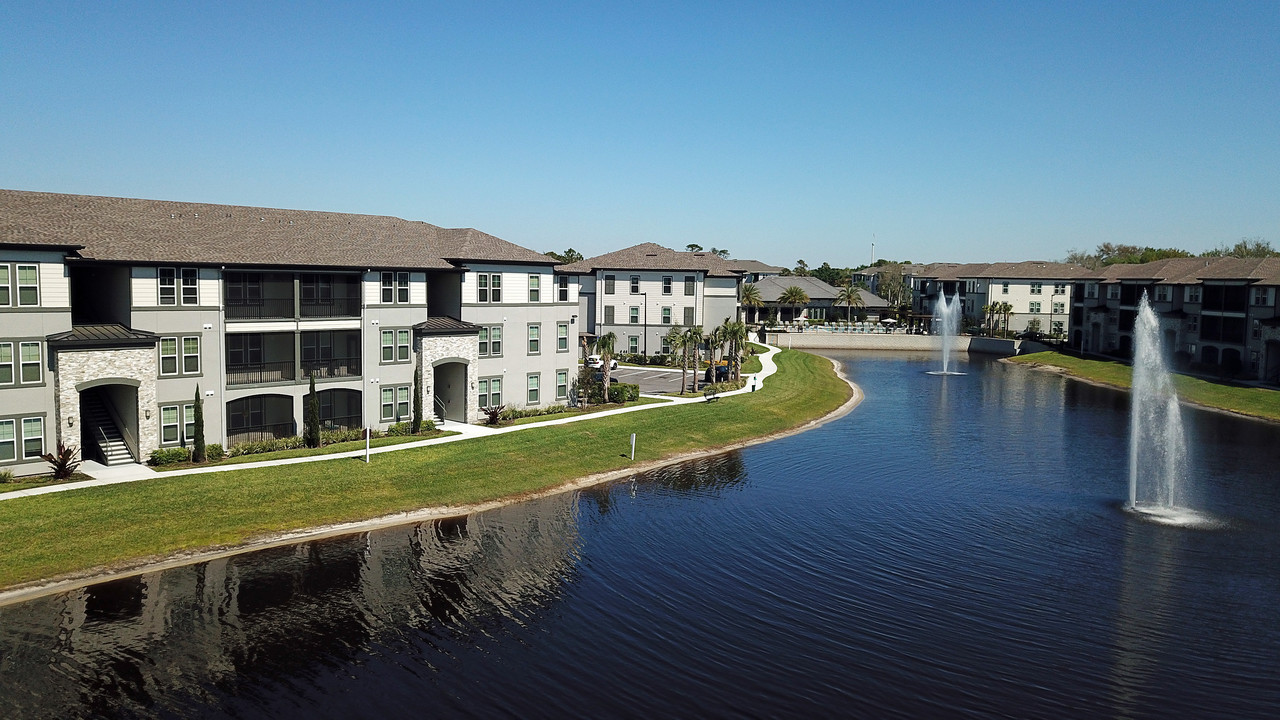 Lantower Grande Pines in Orlando, FL - Building Photo