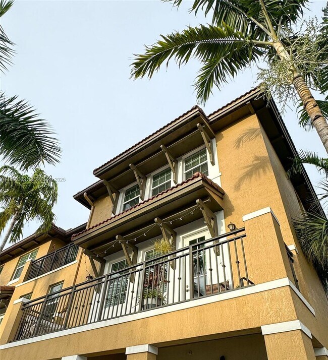 1006 SW 147th Ave in Pembroke Pines, FL - Foto de edificio - Building Photo