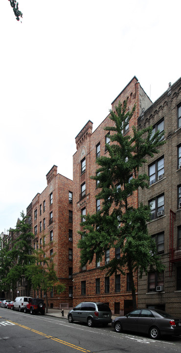 Lorraine Court in New York, NY - Foto de edificio