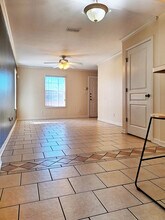 1905 Maria Isabel Dr, Unit B in Weslaco, TX - Foto de edificio - Building Photo