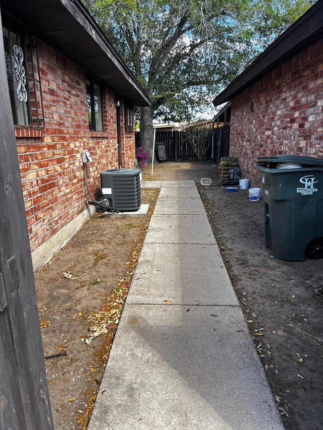 1210 N Star Circle Dr in Harlingen, TX - Building Photo - Building Photo