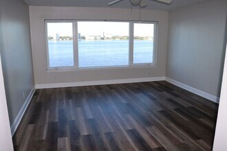 1590 Le Baron Ave in Jacksonville, FL - Foto de edificio - Building Photo