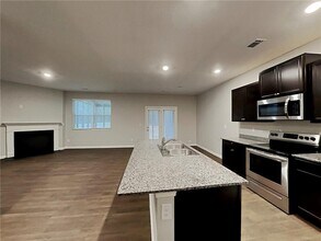 5745 Union Pointe Dr in Union City, GA - Building Photo - Building Photo
