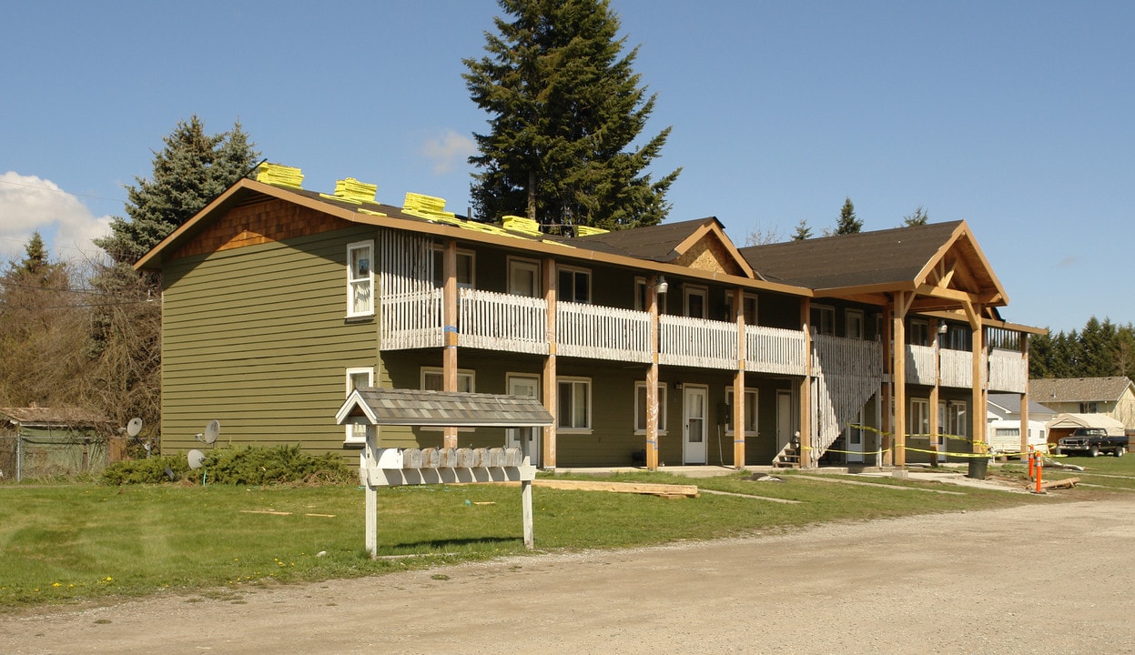 701 W Hayden Ave in Hayden, ID - Foto de edificio