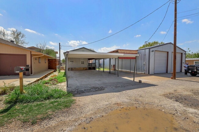 6516 Blue Water Ct in Granbury, TX - Building Photo - Building Photo