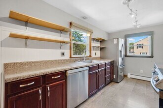 293 Brainard Rd in Enfield, CT - Building Photo - Building Photo