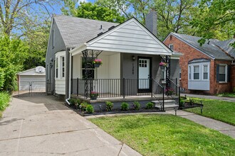 1388 Vernier Rd in Grosse Pointe Woods, MI - Building Photo - Building Photo