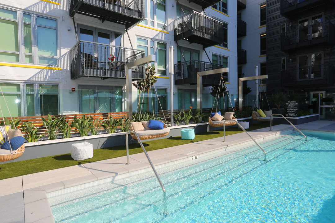 mResidences Olympic & Olive in Los Angeles, CA - Building Photo