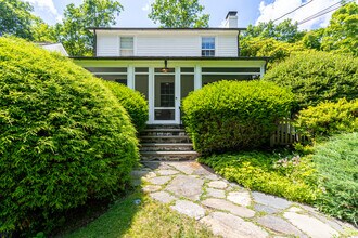 896 Westport Rd in Easton, CT - Building Photo - Building Photo