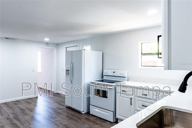 3402 W Van Buren Dr in Tampa, FL - Building Photo - Building Photo