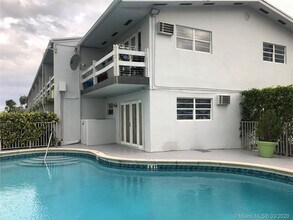 2185 NE 123rd St-Unit -101 in North Miami, FL - Foto de edificio - Building Photo