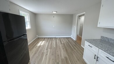 18 Norman St in Manchester, CT - Foto de edificio - Building Photo