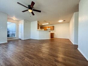 105 Long Ln in New Braunfels, TX - Building Photo - Building Photo