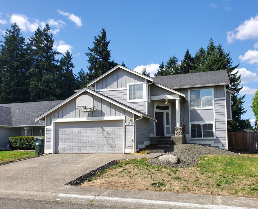1021 200th St Ct E in Spanaway, WA - Building Photo