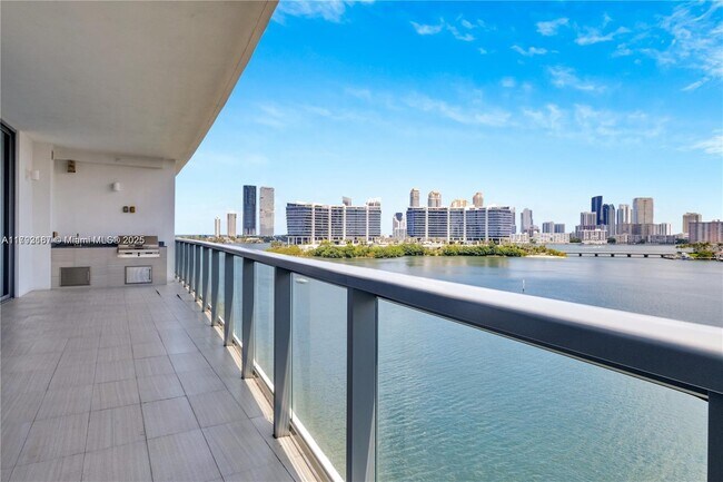 3300 NE 188th St in Aventura, FL - Building Photo - Building Photo