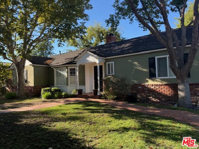 12211 Huston St in Los Angeles, CA - Building Photo - Building Photo