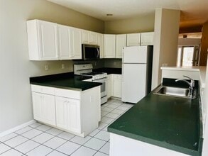 37 Village Dr, Unit 1 in Quincy, MA - Building Photo - Building Photo