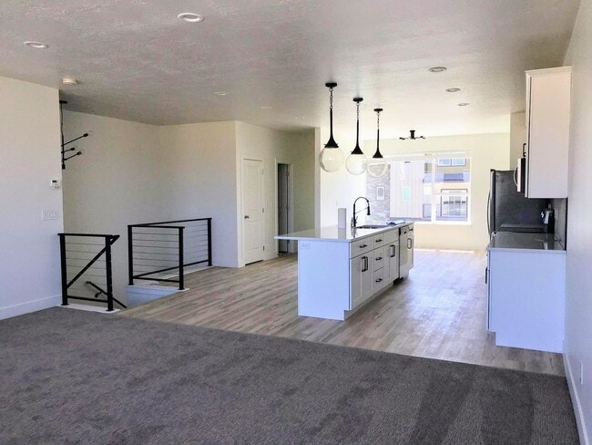566 Lewski Ln in Bluffdale, UT - Building Photo - Building Photo