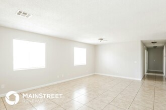 2558 E Broadway Rd in Phoenix, AZ - Building Photo - Building Photo