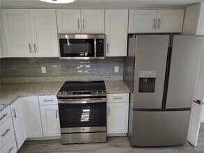 301 Mystic Lake Dr N in St. Petersburg, FL - Building Photo - Building Photo