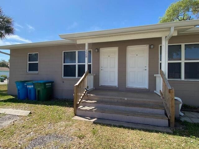 128 Adams Ave, Unit 2 in Cape Canaveral, FL - Building Photo