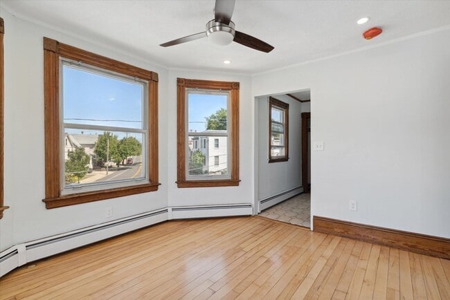 3 Orchard St, Unit #3 in Revere, MA - Foto de edificio - Building Photo