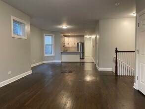 2428 N Avers Ave, Unit 1 in Chicago, IL - Foto de edificio - Building Photo