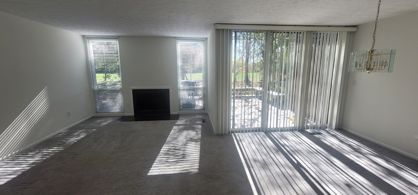 4879 Powderhorn Ln, Unit 5 in Westerville, OH - Building Photo